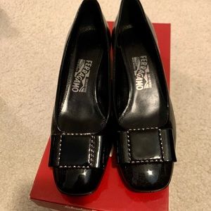 Salvatore Ferragamo low heel w/bow